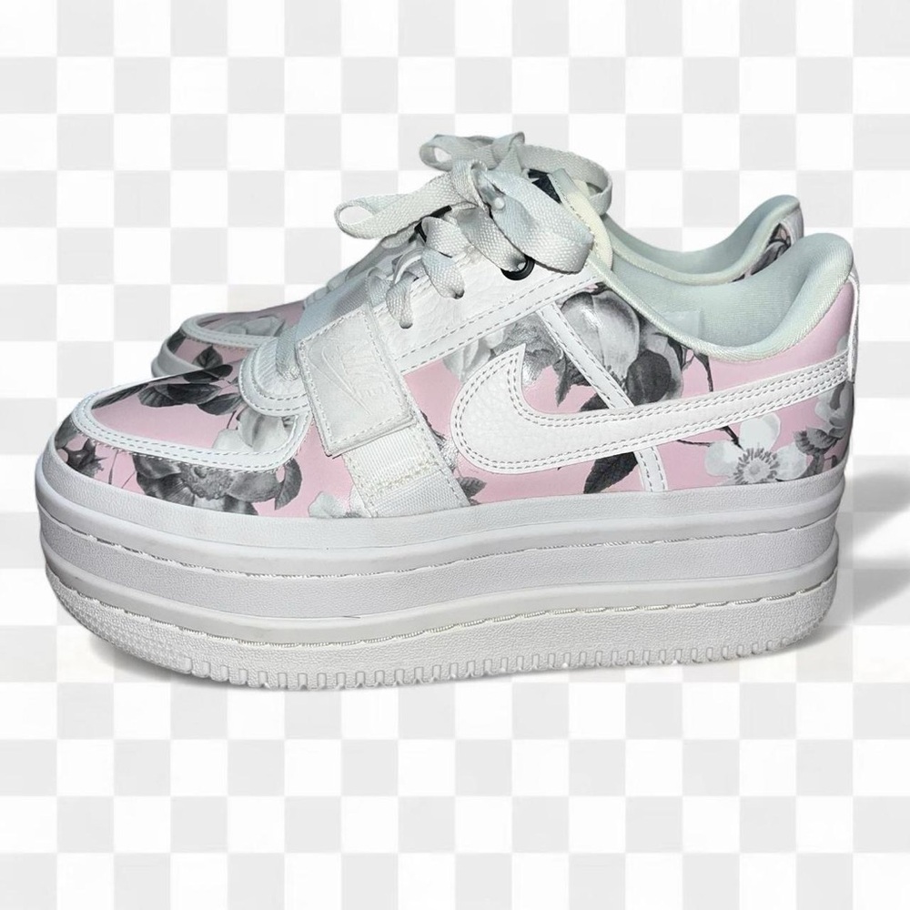 Nike Women's Pink and White Floral Sneakers